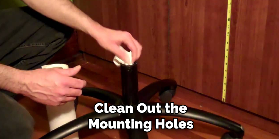 Clean Out the
Mounting Holes
