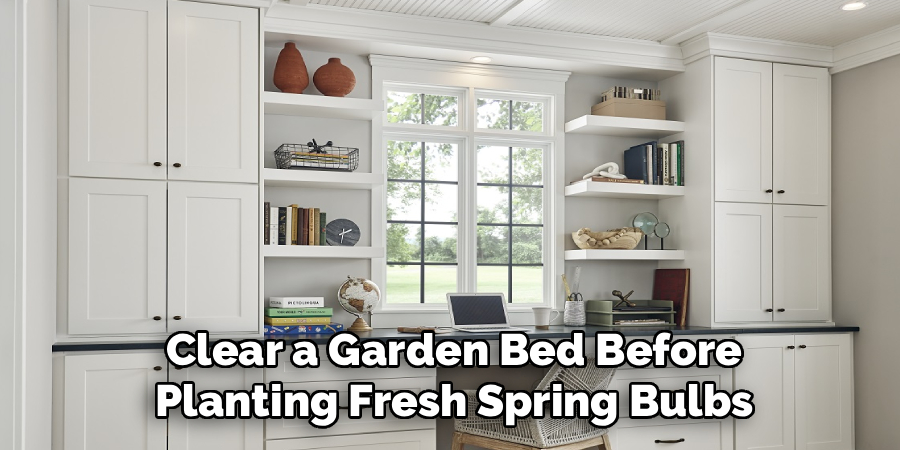 Clear a Garden Bed Before
Planting Fresh Spring Bulbs
