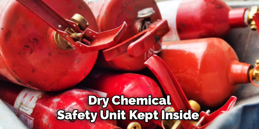 Dry Chemical
Safety Unit Kept Inside 