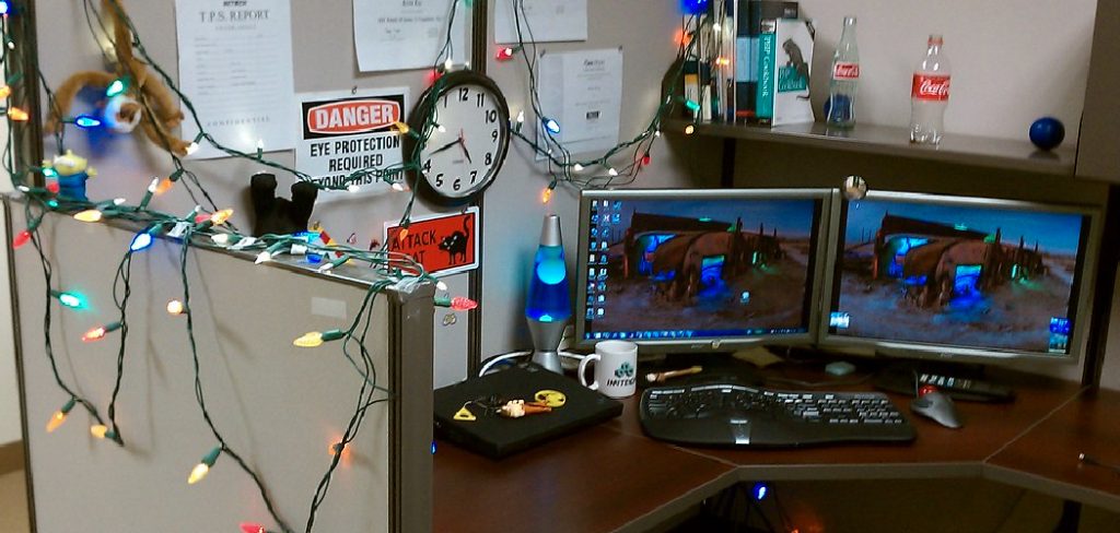 How to Decorate Office Cubicle for Christmas