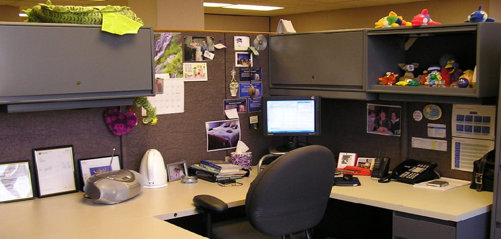 How to Hide Computer Monitors