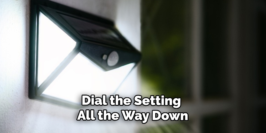  Peeking at Wiring 
Before You’ve Shut Off