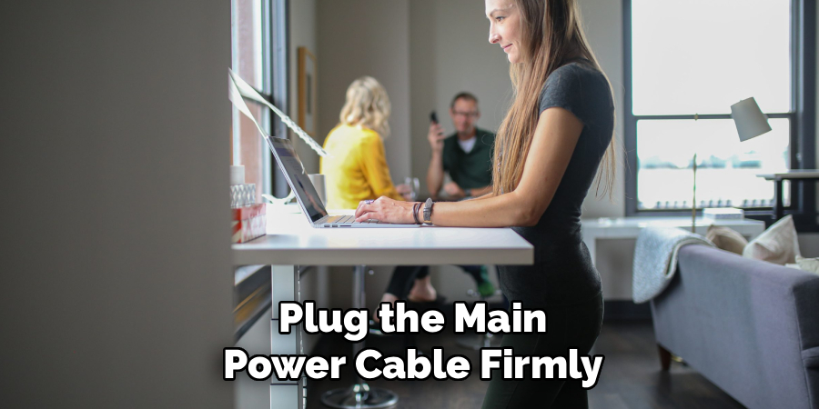 Plug the Main
Power Cable Firmly