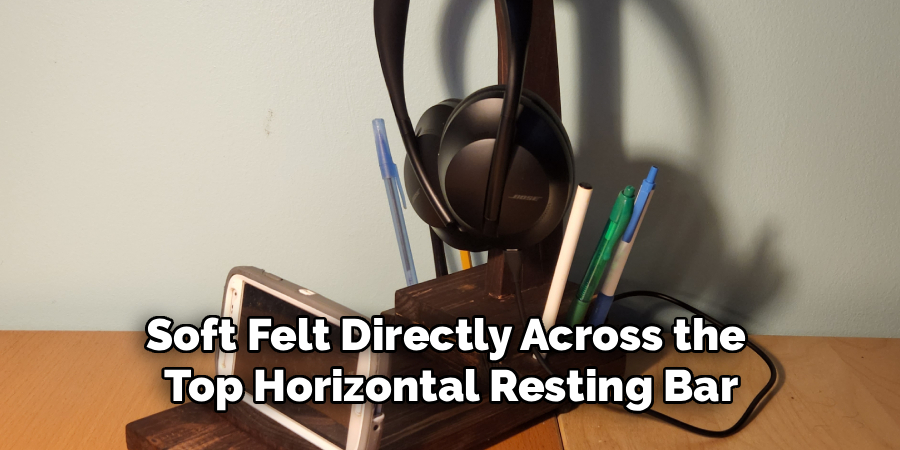 Soft Felt Directly Across the 
Top Horizontal Resting Bar